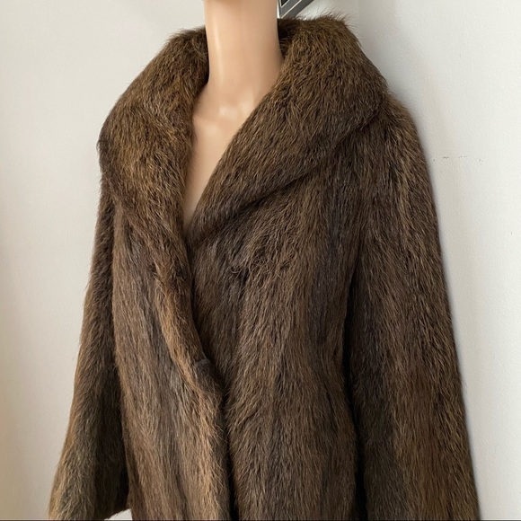 Fur COAT VINTAGE  BEAVER FUR COAT WITH TOGGLE CLOSURES - Picture 6 of 11